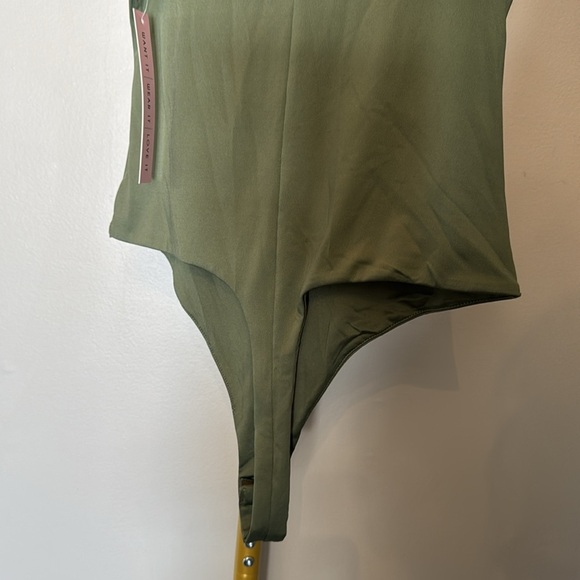 Crave  Fame Women's green Mock Turtleneck Sleeveless Bodysuit Size M - Picture 6 of 8